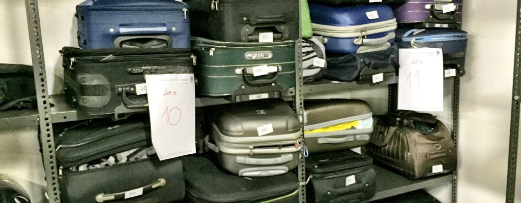 Avete smarrito il vostro bagaglio o computer in aeroporto? Ecco dove andrà a finire: all'asta.